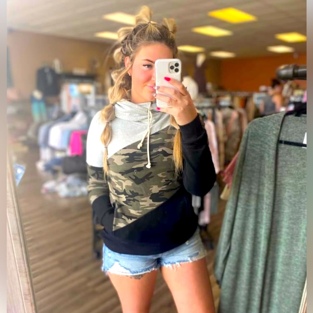 NWOT Camo Ampersand hoodie